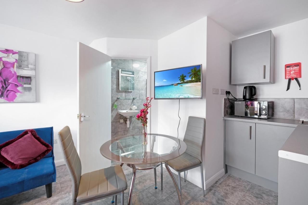 Fernbank Studios Sudbury Hill Harrow Self-Contained Studios With En-Suite Wembley Esterno foto