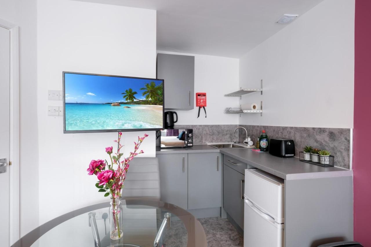 Fernbank Studios Sudbury Hill Harrow Self-Contained Studios With En-Suite Wembley Esterno foto