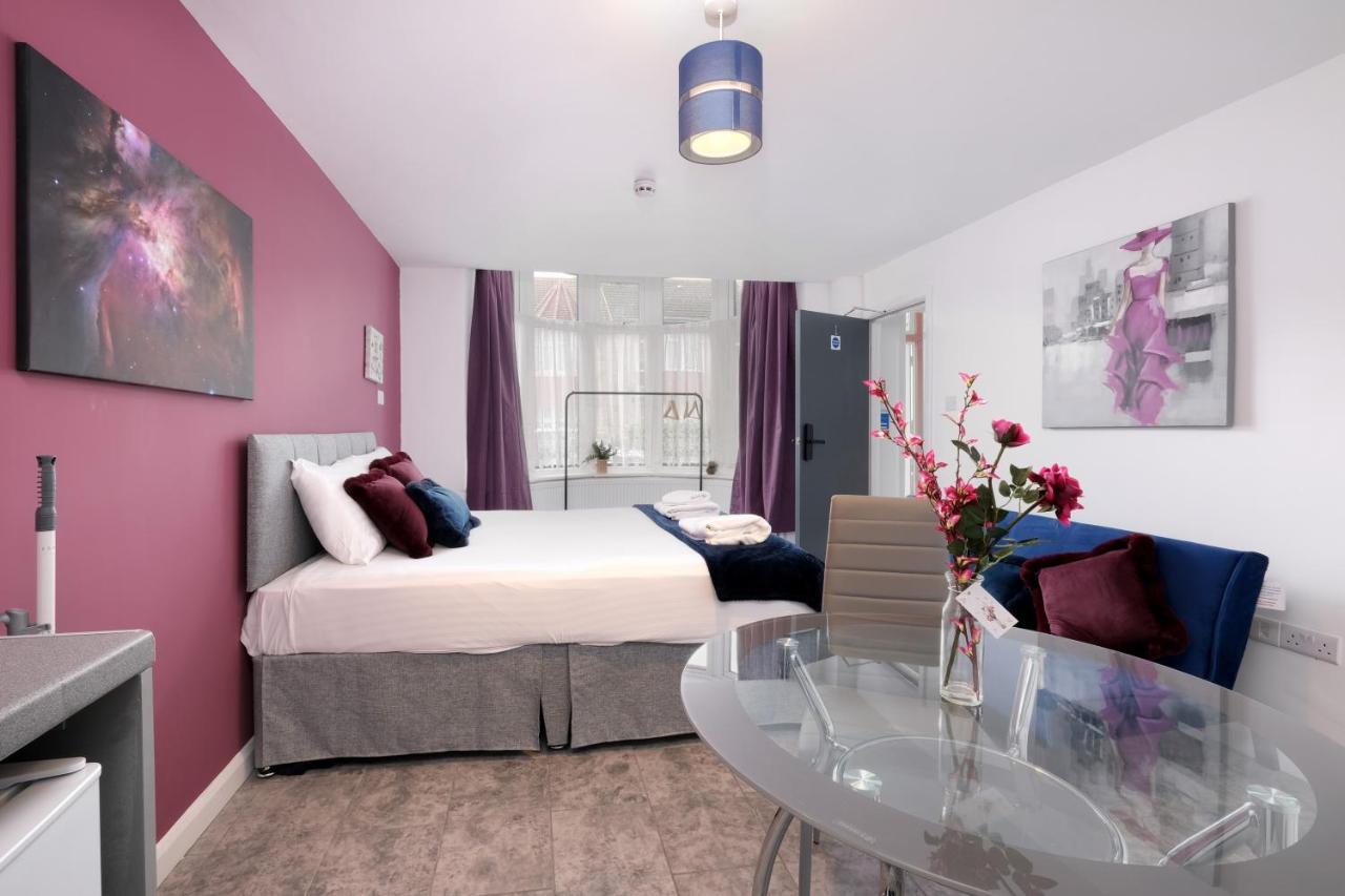 Fernbank Studios Sudbury Hill Harrow Self-Contained Studios With En-Suite Wembley Esterno foto