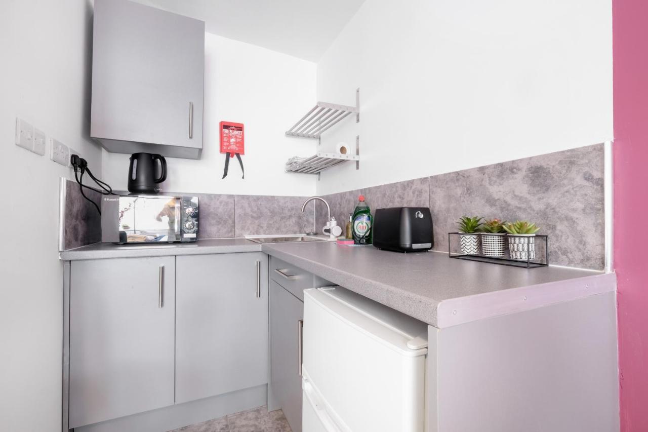 Fernbank Studios Sudbury Hill Harrow Self-Contained Studios With En-Suite Wembley Esterno foto