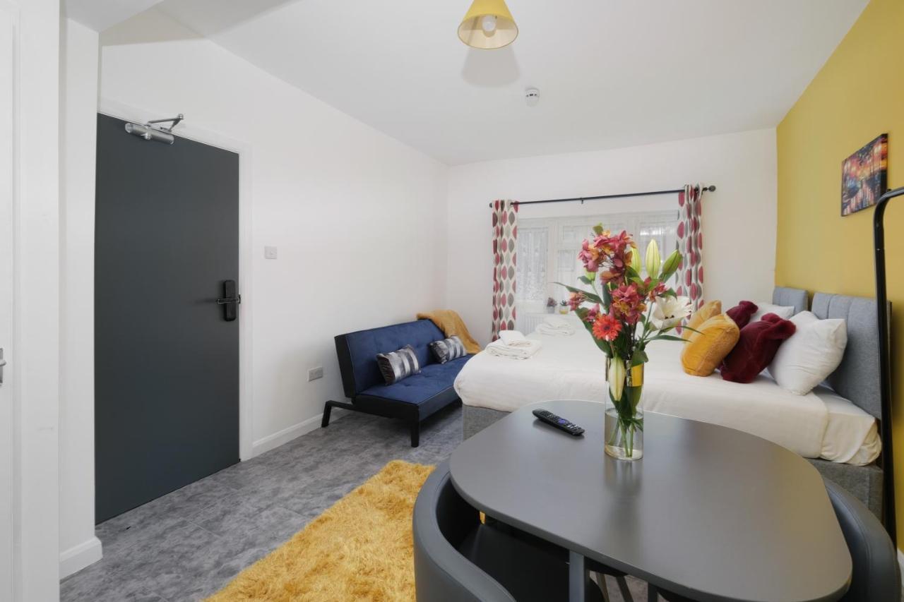 Fernbank Studios Sudbury Hill Harrow Self-Contained Studios With En-Suite Wembley Esterno foto