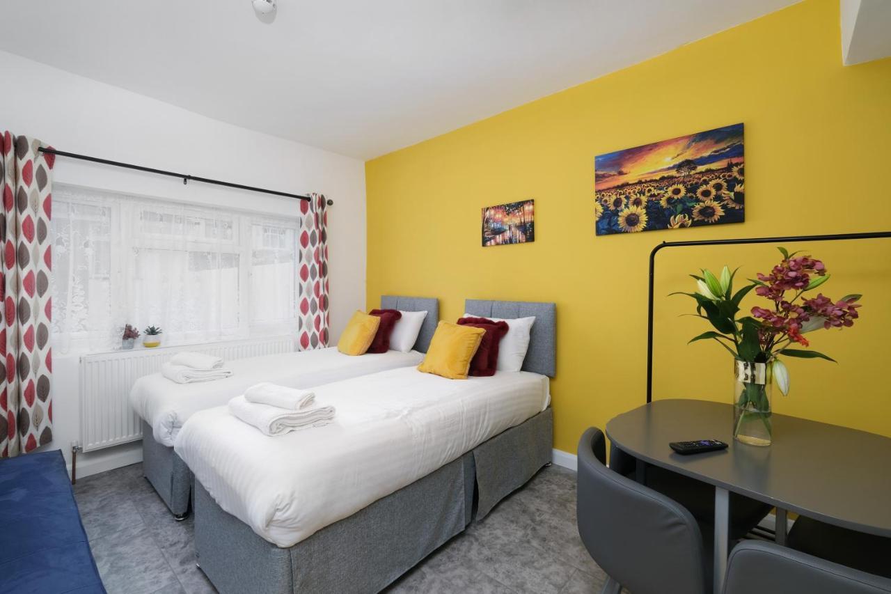 Fernbank Studios Sudbury Hill Harrow Self-Contained Studios With En-Suite Wembley Esterno foto