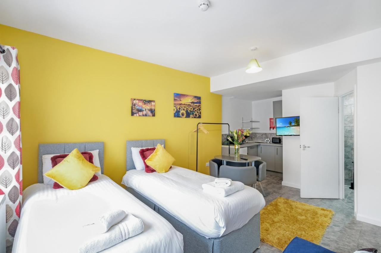 Fernbank Studios Sudbury Hill Harrow Self-Contained Studios With En-Suite Wembley Esterno foto