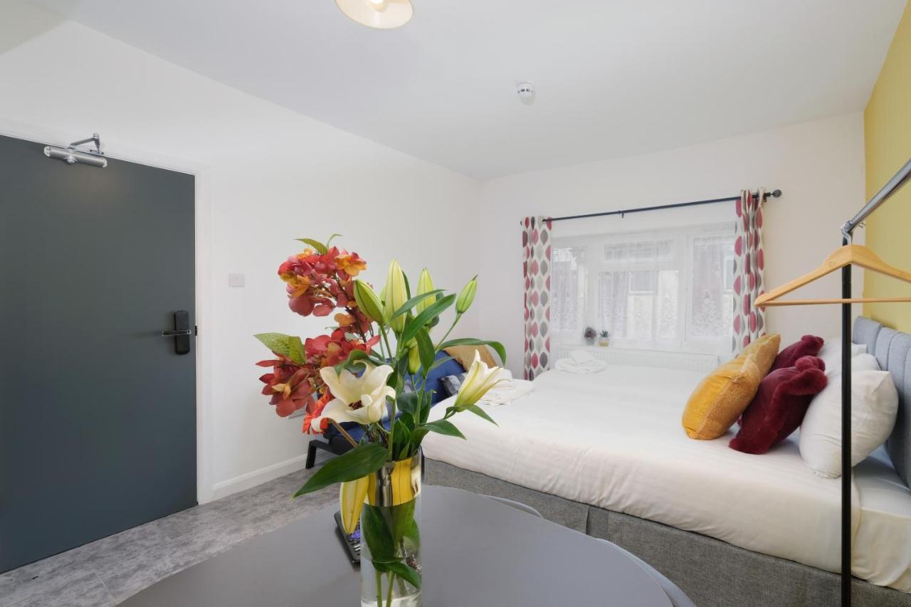Fernbank Studios Sudbury Hill Harrow Self-Contained Studios With En-Suite Wembley Esterno foto
