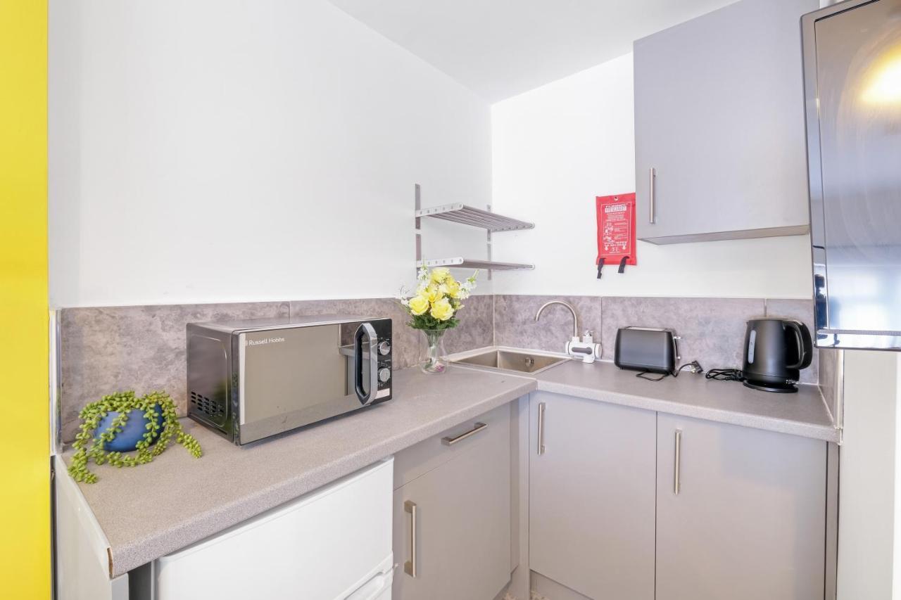 Fernbank Studios Sudbury Hill Harrow Self-Contained Studios With En-Suite Wembley Esterno foto