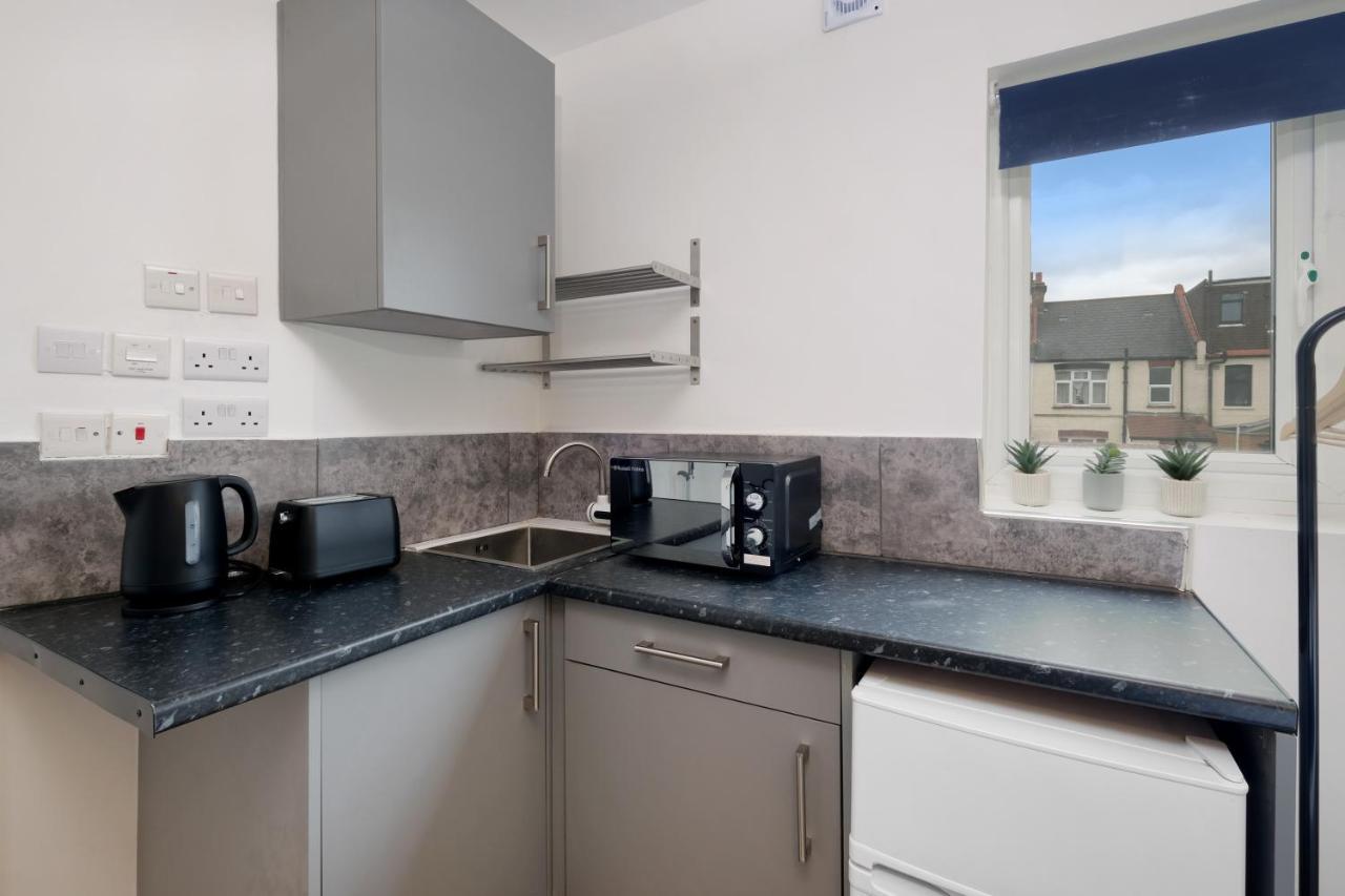 Fernbank Studios Sudbury Hill Harrow Self-Contained Studios With En-Suite Wembley Esterno foto