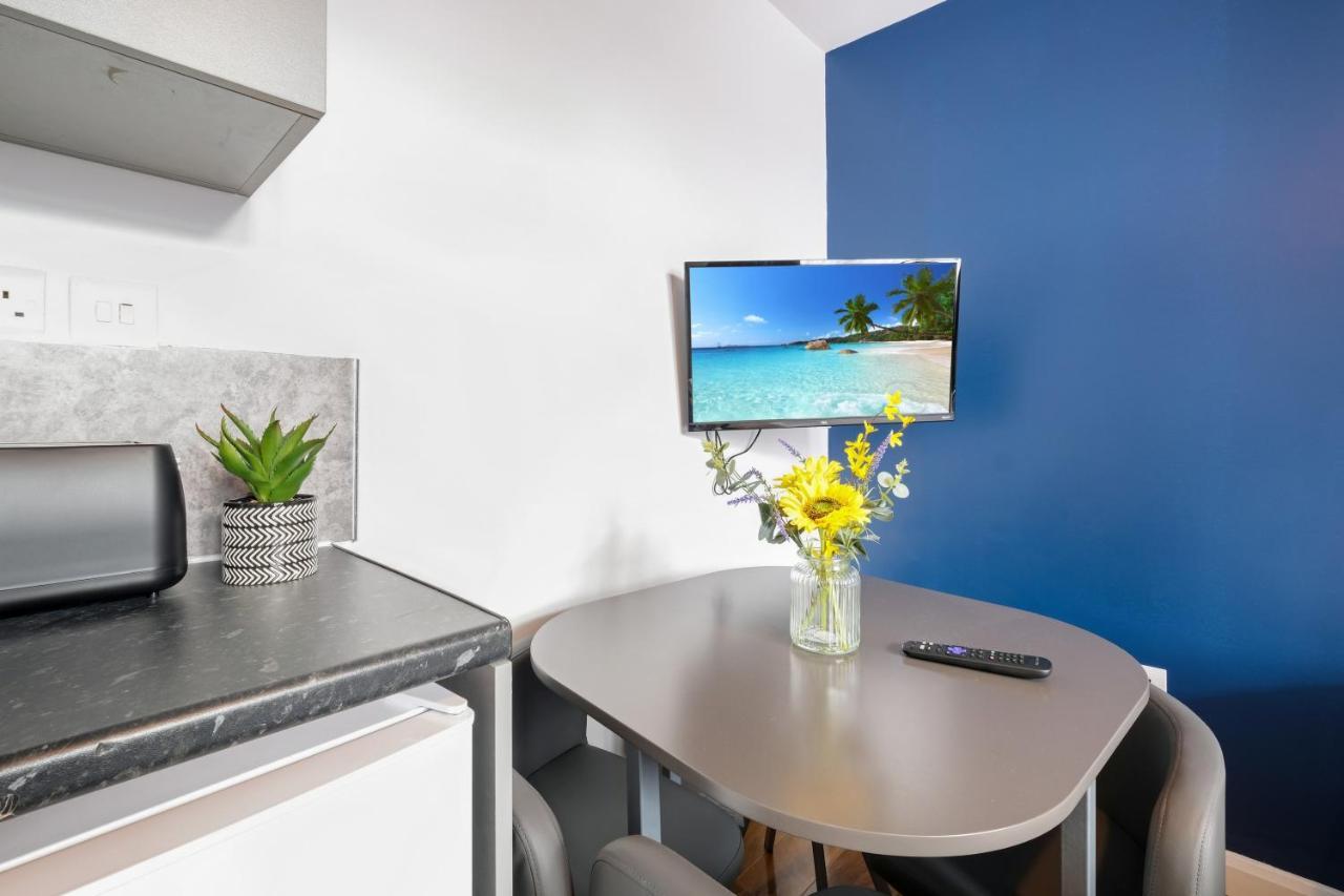 Fernbank Studios Sudbury Hill Harrow Self-Contained Studios With En-Suite Wembley Esterno foto